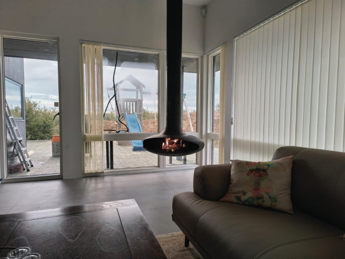 Αναρτημένο ξύλο μαύρο τζάκι που καίγεται τζάκι οροφής εσωτερικό ατσάλι προσαρμοσμένο 16